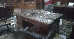 Techo de despacho congresal colapsa y genera desastre Techo de Congreso colapsa y genera desastre en despacho