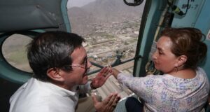 Boluarte sobrevuela en helicóptero zonas afectadas y en redes la critican: “Figureti genocida” Boluarte sobrevuela en helicóptero por zonas afectadas y en redes la critican: “Figureti genocida”