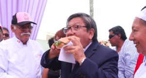 Callao: así luce el pan con pejerrey más grande del Perú y el mundo