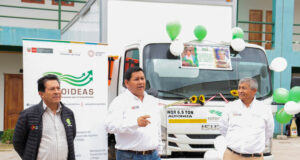 Midagri firmó 7 convenios y entregó un camión en Ayacucho