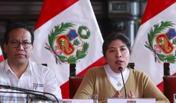 Aprueban solicitar impedimento de salida del país para Betssy Chávez y Roberto Sánchez