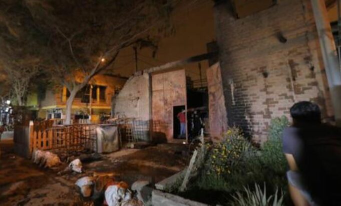 SJL: incendio en almacén clandestino de combustible deja un muerto