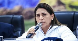 Ministra de Salud viajó a EE.UU. en plena emergencia por lluvias