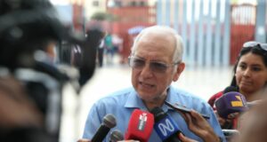 Ministro de Educación se disculpa por comparar a mujeres aimaras con animales