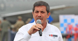 Puno: exigen que ministro de Defensa renuncie a su cargo por muertes de soldados