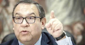 Premier Otárola responsabiliza al Comando Conjunto por muertes en protestas Premier Otárola responsabiliza al Comando Conjunto por muertes en protestas