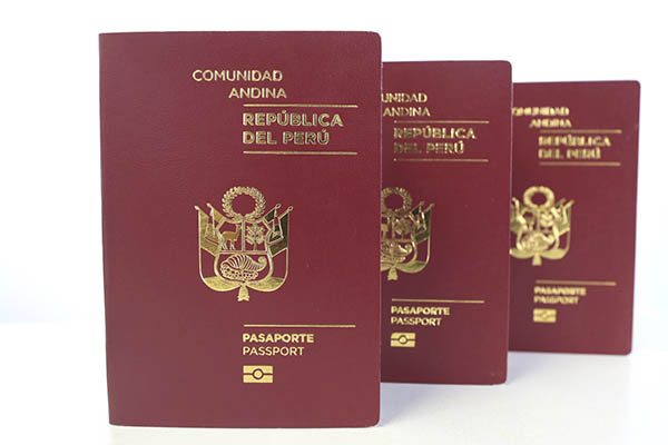 Migraciones suscribe contrato para asegurar la emisión de más de medio millón de pasaportes