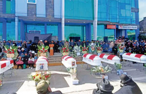 Multitudinaria despedida a soldados en Puno no contó con presencia del Gobierno Multitudinaria despedida a soldados en Puno no contó con presencia del Gobierno