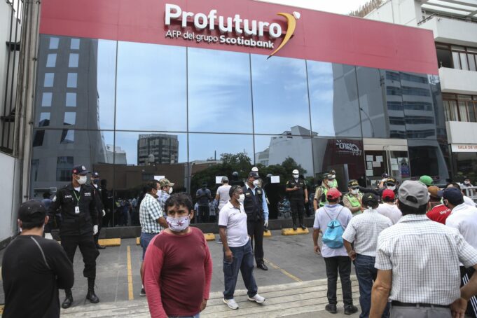 Congresista Digna Calle pide no encarpetar proyecto de retirar hasta 4 UIT de los fondos de AFP