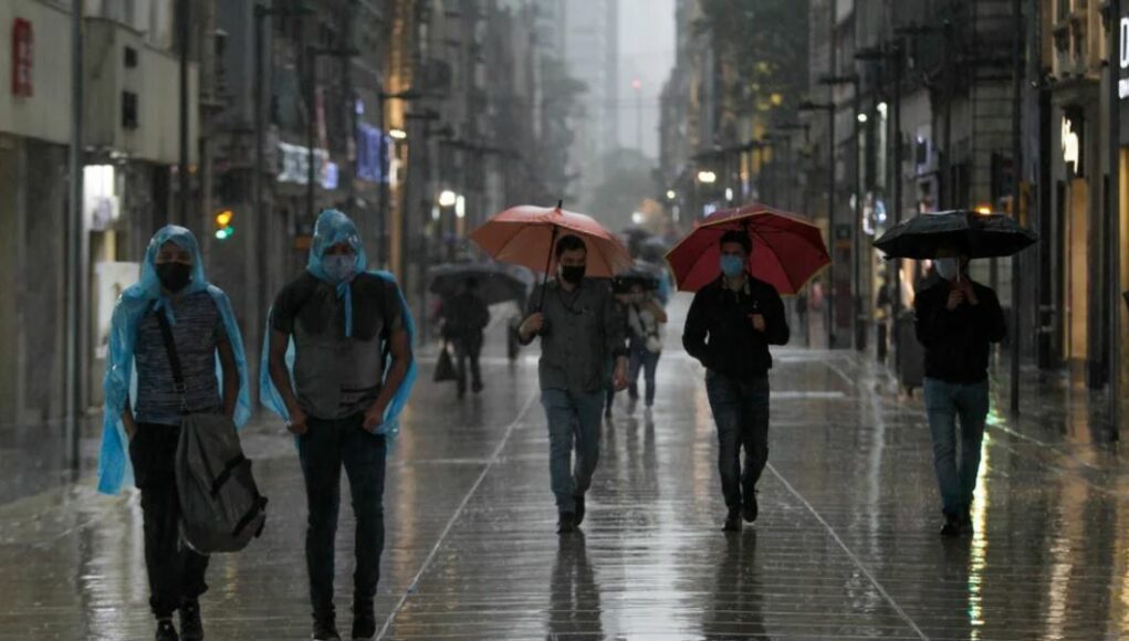 Trabajadores en regiones afectadas por lluvias intensas tienen 2 horas de tolerancia