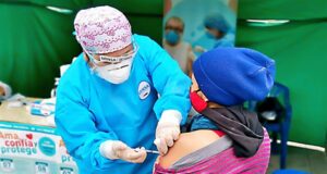 Mayores de 18 años con la cuarta dosis de la vacuna contra la Covid-19 ya pueden recibir la bivalente