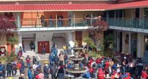 Trabajadores realizan plantón de protesta en la municipalidad de Cajamarca