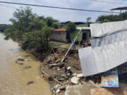 Desbordes provocados por lluvias arrasan con más de 30 viviendas en Lima Norte
