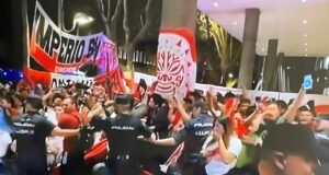 Policía Española agredió a jugadores de la Selección Peruana en puerta del hotel