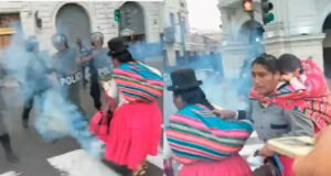 Separan a policías que dispararon bombas lacrimógenas a mujeres aimaras Separan a policías que dispararon bombas lacrimógenas a mujeres aimaras