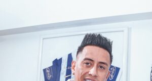 Cueva firmó su contrato por seis meses y ya pertenece a Alianza Lima