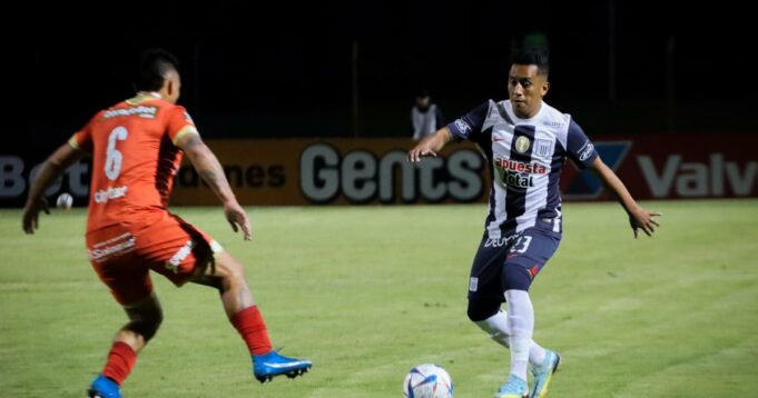 Ni «Aladino» Cueva salvó de primera derrota de Alianza Lima ante Sport Huancayo 2-1
