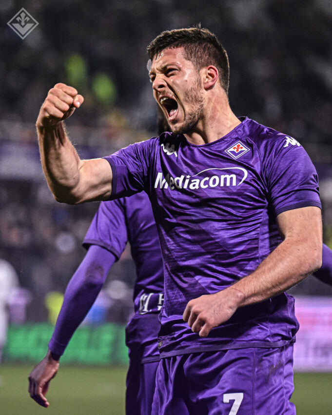 Fiorentina le ganó al Milán 2-1 en el Calcio Italiano