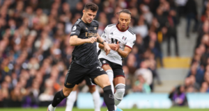 Arsenal goleó al Fulham 3-0 y sigue cinco puntos arriba del City