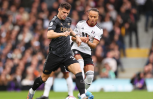 Arsenal goleó al Fulham 3-0 y sigue cinco puntos arriba del City