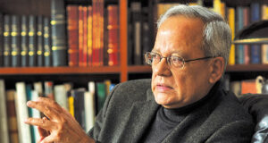 Hildebrant exige a Dina Boluarte: “Tiene que largarse” Hildebrant exige a Dina Boluarte: “Tiene que largarse”