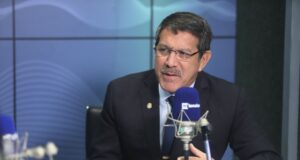 Ministro de Defensa: “Estamos limpiando las calles, no actuando con actitud represiva” Ministro de Defensa: “Estamos limpiando las calles, no actuando con actitud represiva”