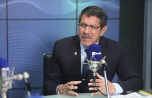 Ministro de Defensa: “Estamos limpiando las calles, no actuando con actitud represiva” Ministro de Defensa: “Estamos limpiando las calles, no actuando con actitud represiva”