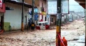 Celendín: fuertes lluvias inundan la ciudad e impiden el tránsito en sus carreteras