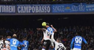 Nápoli avanza firme al título en Italia