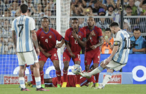 Argentina venció a Panamá 2-0 ante un Monumental de Núñez totalmente lleno