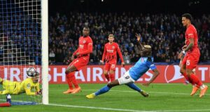 Nápoli también pasó a los cuartos de final de Champions League