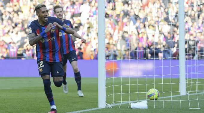 Líder de España Barcelona ganó con lo justo al Valencia 1-0