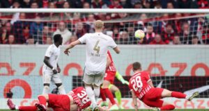 Bayern Múnich mantuvo la punta de la Bundesliga al ganarle a Friburgo 1-0