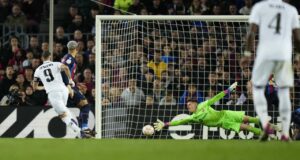 Real Madrid goleó al «Barza» 4-0 con tres de Benzema y es finalista de la Copa del Rey