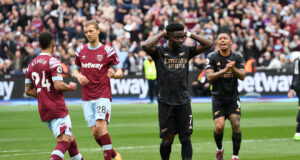 Arsenal solo empató con West Ham 2-2 y diferencia con el City es de solo cuatro puntos