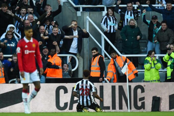 Newcastle superó al Manchester United 2-0 y le arrebató tercer lugar de la Premier