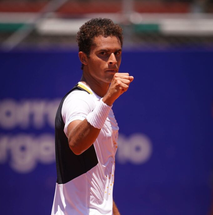 “Juanpi” Varillas juega mañana domingo final de Sanremo Tennis Cup en Italia