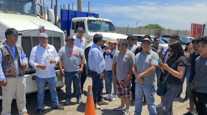Transportistas cajamarquinos protestan contra cementos pacasmayo