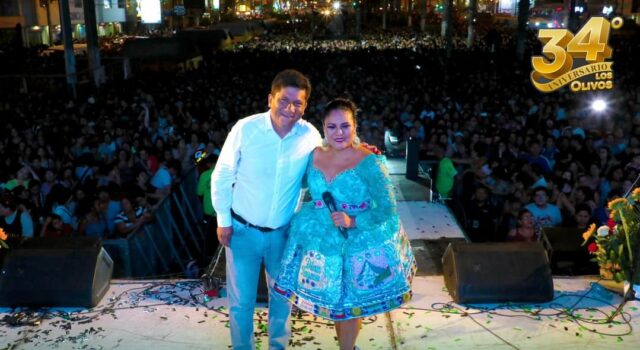 Dina Paucar hizo zapatear a 20 mil almas en concierto de Los Olivos y bailó con alcalde Felipe Castillo