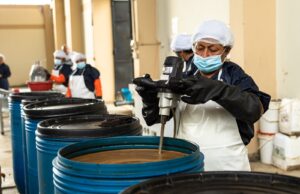 Pescadores implementan la pesca resiliente y el turismo sostenible frente al cambio climático