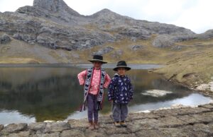 Alumnos de colegio en Pisco se capacitan en siembra y cosecha de agua