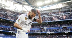 El Madrid goleó al Valladolid 6-0 y se ilusiona con dar pelea al líder Barcelona