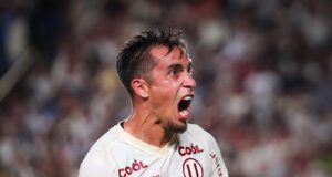 Universitario derrotó a Cristal por 2-0 y sigue a la «caza» del líder Alianza Lima