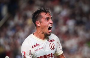Universitario derrotó a Cristal por 2-0 y sigue a la «caza» del líder Alianza Lima