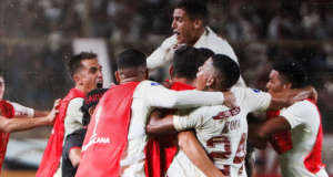 Universitario salvó un empate ante Goias (2-2) apelando a la «garra crema» en la Sudamericana