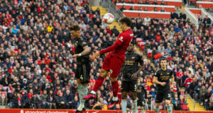 Liverpool le robó un punto al líder Arsenal (2-2) en un vibrante partido