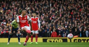 Arsenal sigue firme en la punta de la Premier League al golear a Leeds United 4-1