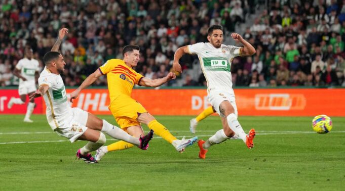 Barcelona goleó al Elche 4-0 y sigue de líder cómodo en España