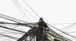 Surquillo: retiran casi 2000 metros lineales de cables aéreos en desuso