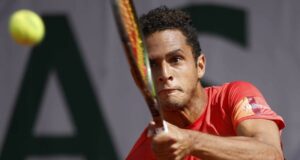 Juan Pablo Varillas debutó con triunfo en el Roland Garros ante chino Junchemg por 3-2
